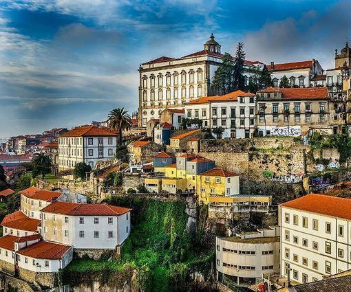 The top 5 reasons to have a Bachelor night in Portugal -