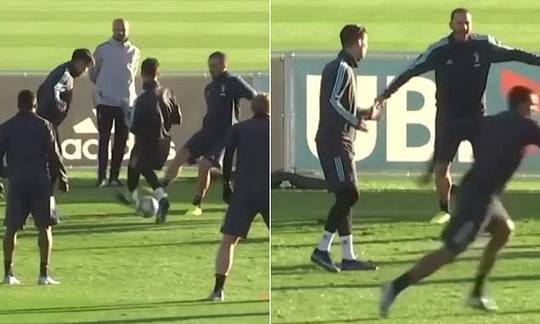 Cristiano Ronaldo embarrassed in training by Juventus team-mate | Daily -