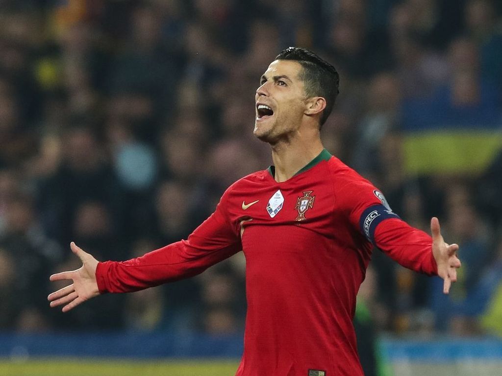 Ronaldo and Portugal squad give amateur clubs financial boost - The Portugal News -