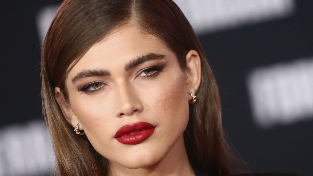 Valentina Sampaio, first trans model to be on Sports 
