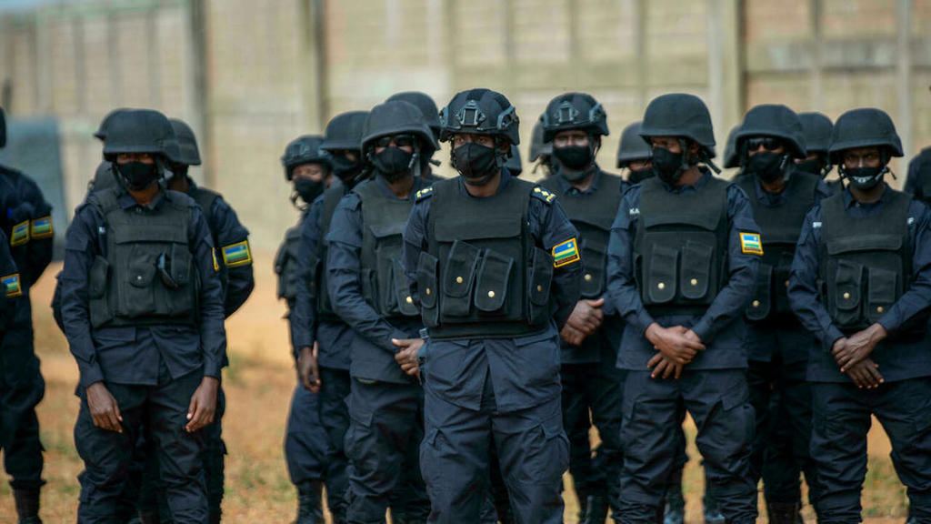 Rwandan troops help Mozambique recapture key port held by jihadists -