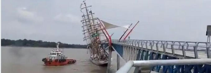 Brazilian Sail Training Ship Cisne Branco Strikes Bridge Off Guayaquil, Ecuador