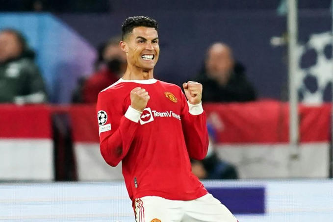 Cristiano Ronaldo saves United, Chelsea rolls out