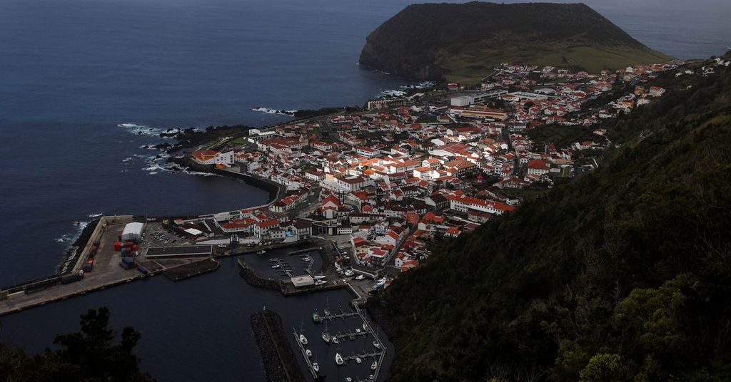 Experts warn quake-hit Azores island could see volcanic eruption like Spain's La Palma