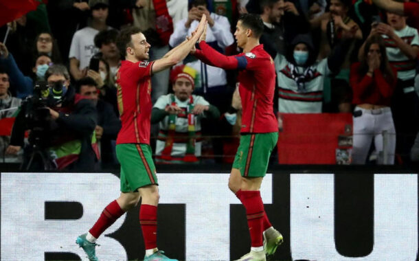 Portugal beat Turkey to keep World Cup qualification hopes alive